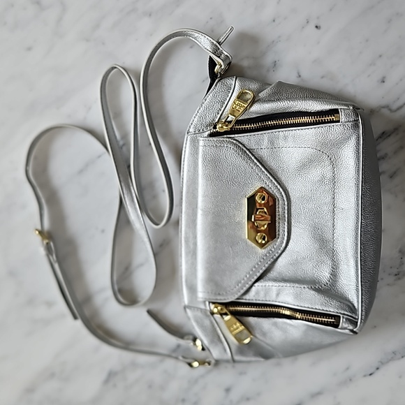 Steve Madden Handbags - Steve Madden Crossbody Bag